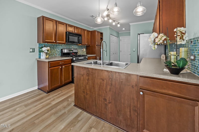 5561 Roan Mountain Pl, Raleigh, NC 27613