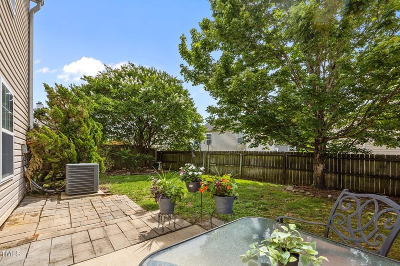 5561 Roan Mountain Pl, Raleigh, NC 27613