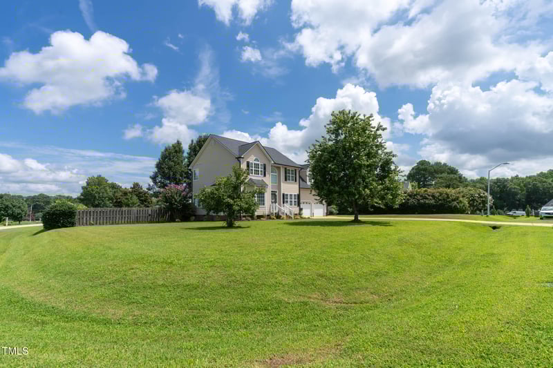 5564 Spence Plantation Ln, Holly Springs, NC 27540