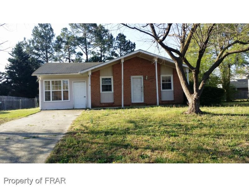 5567 Heather St, Hope Mills, NC 28348