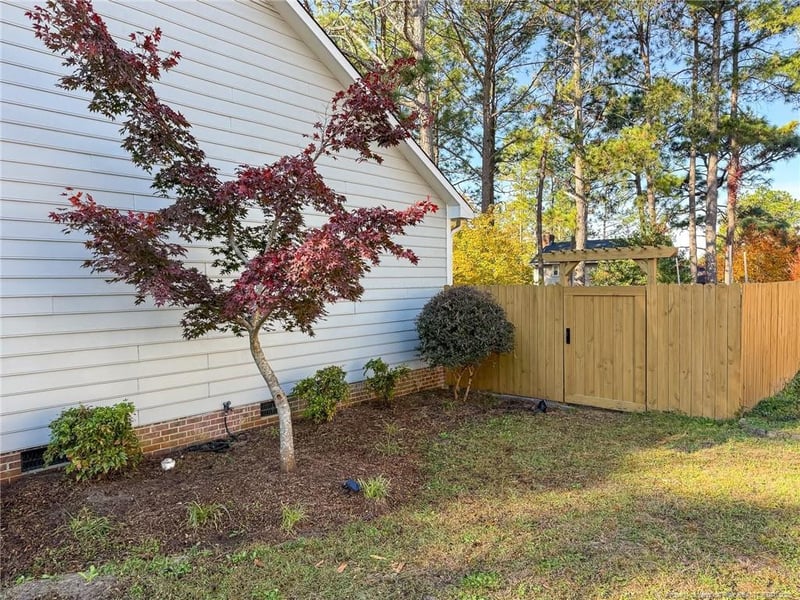 5567 Whithorn Ct, Fayetteville, NC 28311