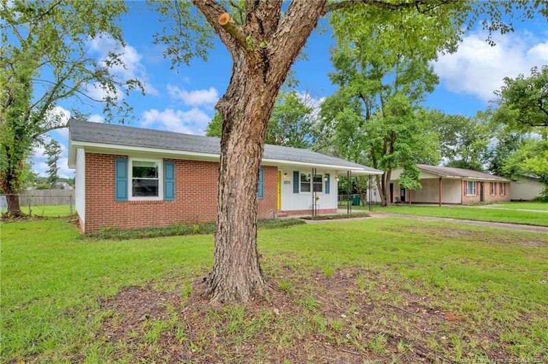 5571 Heather St, Hope Mills, NC 28348
