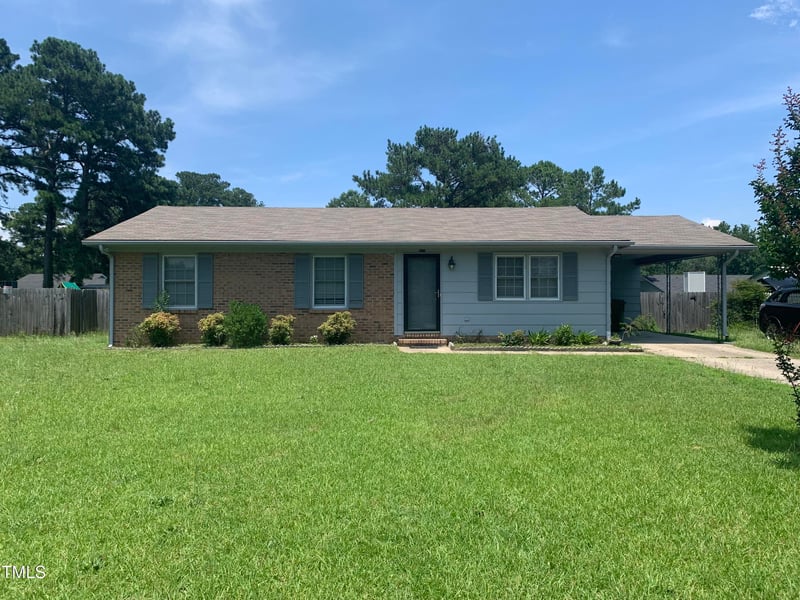 5574 Heather St, Hope Mills, NC 28348