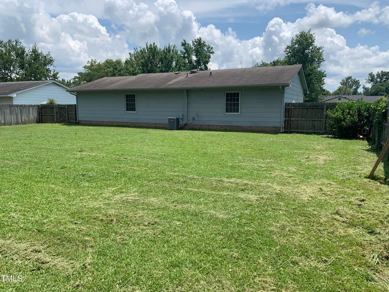 5574 Heather St, Hope Mills, NC 28348