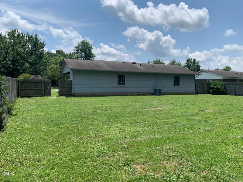 5574 Heather St, Hope Mills, NC 28348