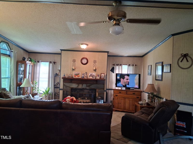 559 Wilson Jones Rd, Clayton, NC 27520