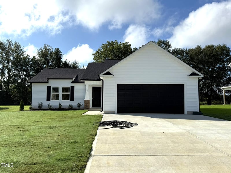 56 Oakfield Trace Dr, Four Oaks, NC 27524