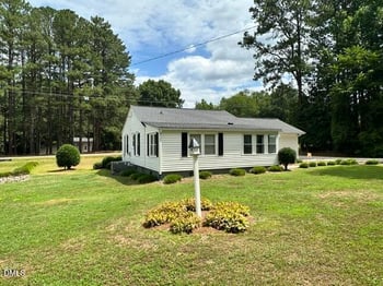 560 Clyde Pearce Rd, Zebulon, NC 27597