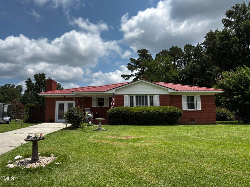 5601 Birch Rd, Fayetteville, NC 28304
