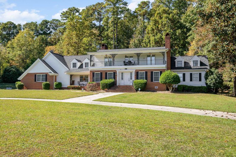 5601 Castlebrook Dr, Raleigh, NC 27604