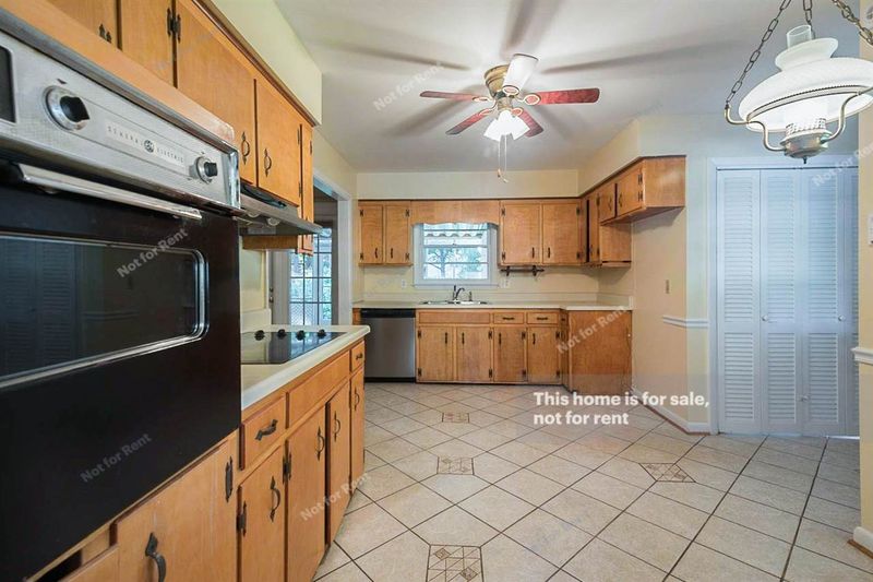 5601 Deblyn Ave, Raleigh, NC 27612