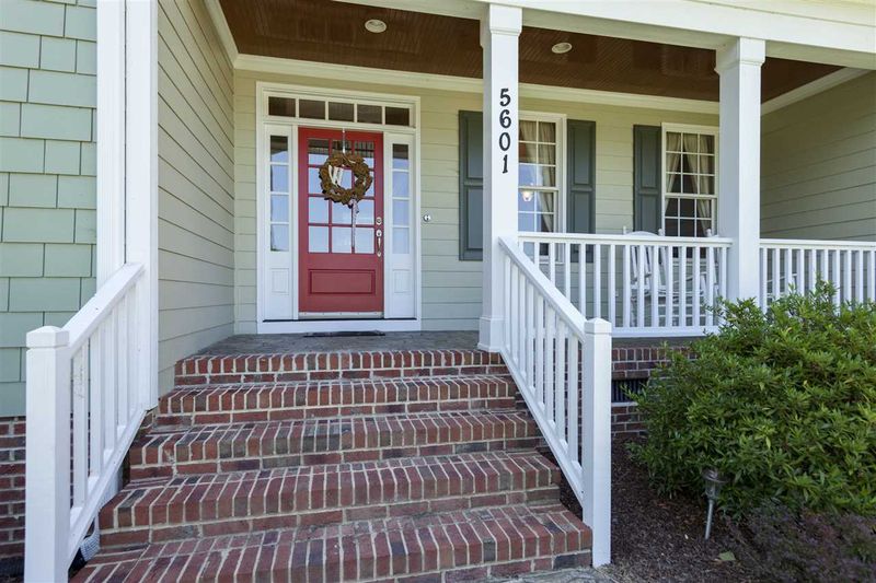 5601 Paintbrush Ct, Holly Springs, NC 27540