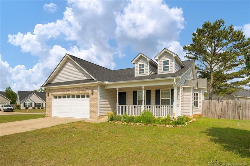 5605 Seafield Ln, Hope Mills, NC 28348