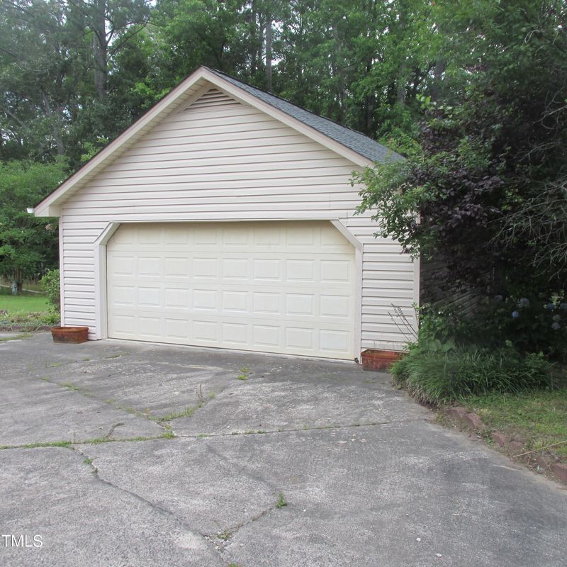 5605 Sky Ln, Durham, NC 27704