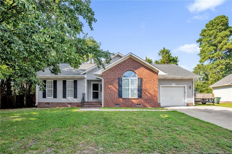 5607 Walkabout Rd, Hope Mills, NC 28348