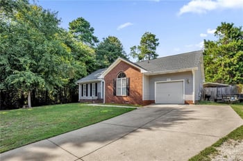 5607 Walkabout Rd, Hope Mills, NC 28348
