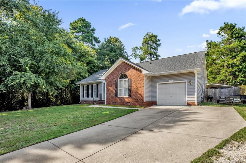 5607 Walkabout Rd, Hope Mills, NC 28348
