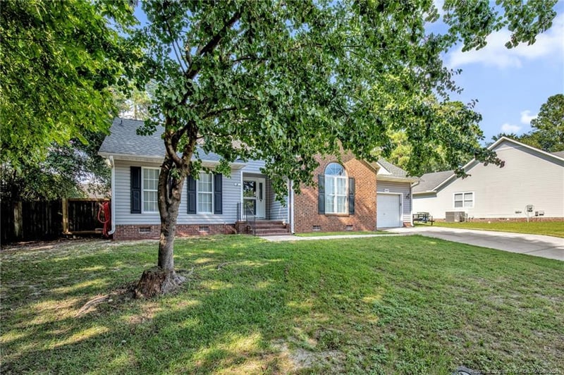5607 Walkabout Rd, Hope Mills, NC 28348