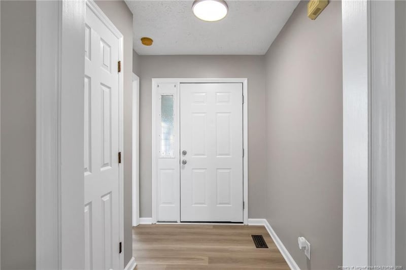 5607 Walkabout Rd, Hope Mills, NC 28348