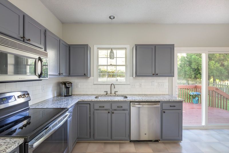 5608 Edgebury Rd, Raleigh, NC 27613