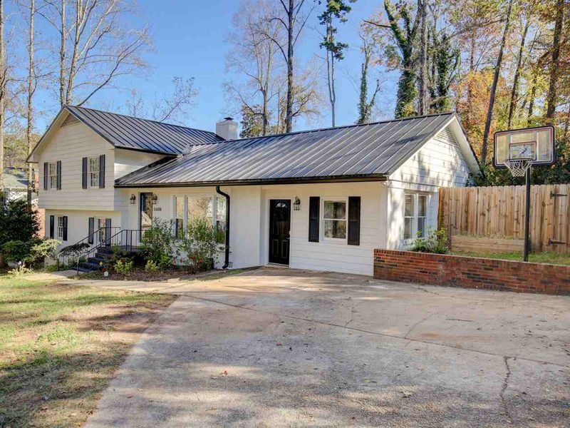 5608 Laniel Ct, Raleigh, NC 27612