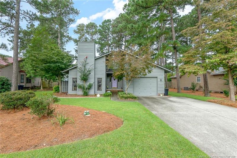 5608 One Putt Ln, Hope Mills, NC 28348