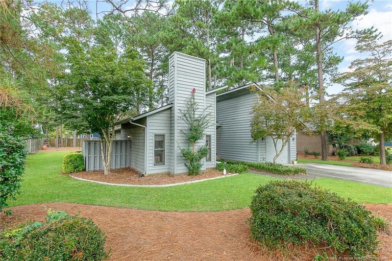 5608 One Putt Ln, Hope Mills, NC 28348