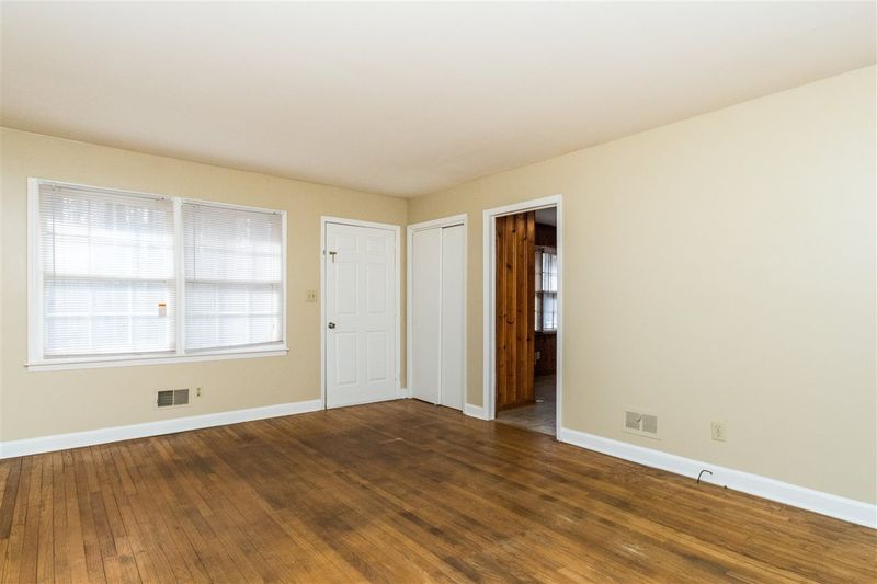 5609 Lakeside Trl, Raleigh, NC 27603