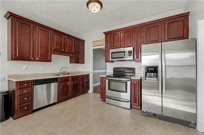 5609 Prestonfield Ln, Hope Mills, NC 28348