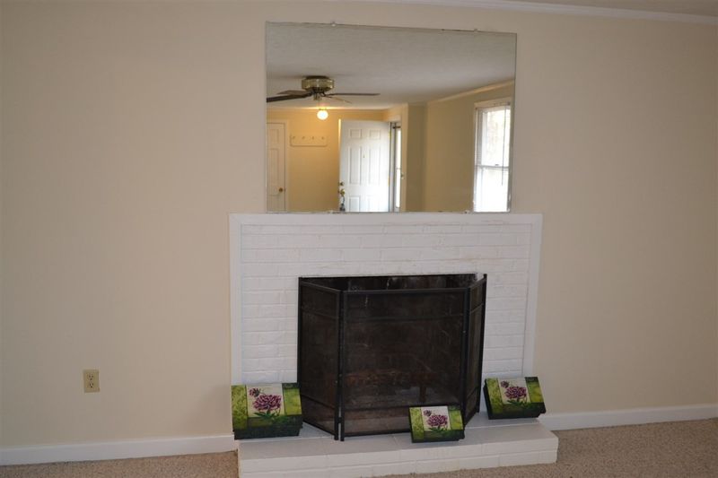 5611 Hideaway Dr, Chapel Hill, NC 27516