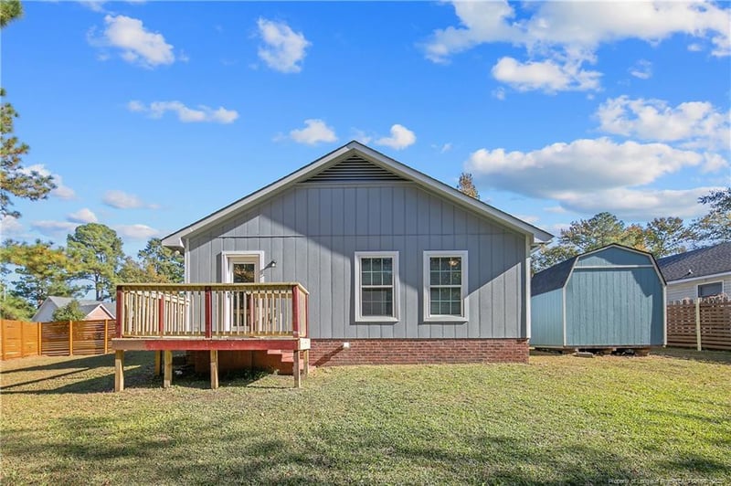 5611 Island View Dr, Hope Mills, NC 28348