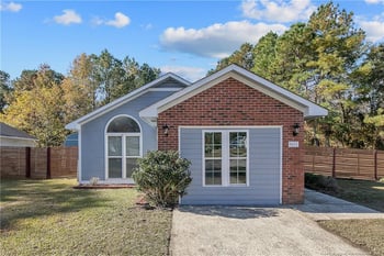 5611 Island View Dr, Hope Mills, NC 28348