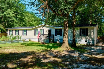 5612 Baggett Ln, Hope Mills, NC 28348