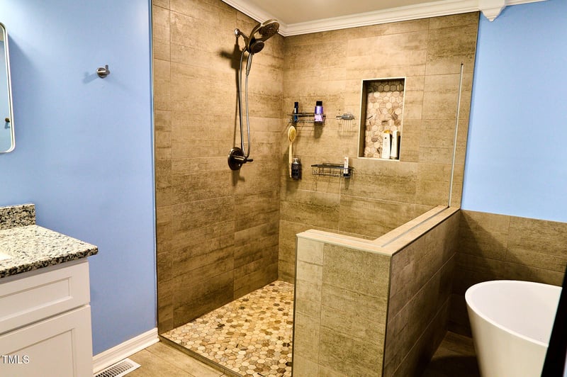 5612 Baggett Ln, Hope Mills, NC 28348