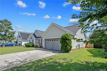 5617 Prestonfield Ln, Hope Mills, NC 28348