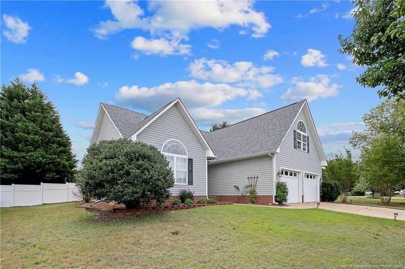 5617 Shady Pine Ct, Hope Mills, NC 28348