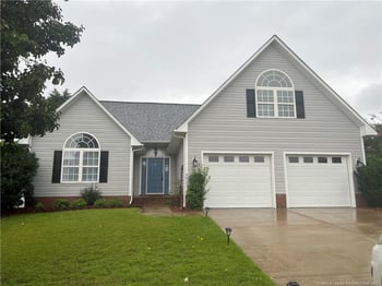 5617 Shady Pine Ct, Hope Mills, NC 28348