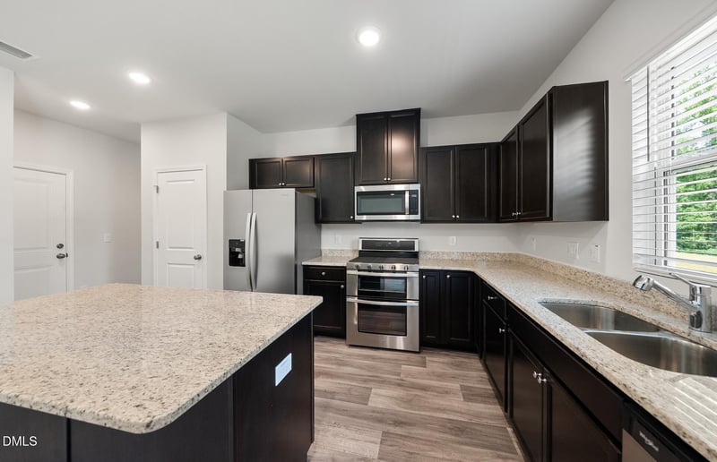 562 Brickview Ct, Sanford, NC 27330