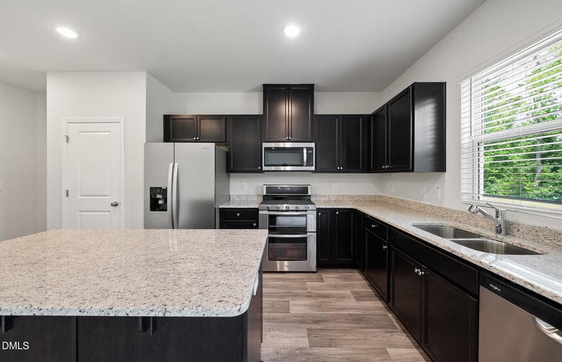 562 Brickview Ct, Sanford, NC 27330