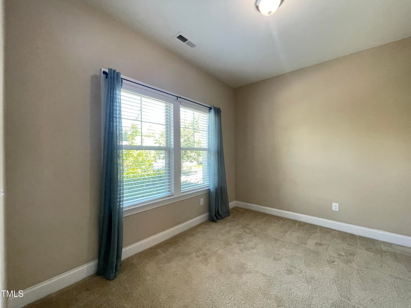 562 Village Loop Dr, Apex, NC 27502