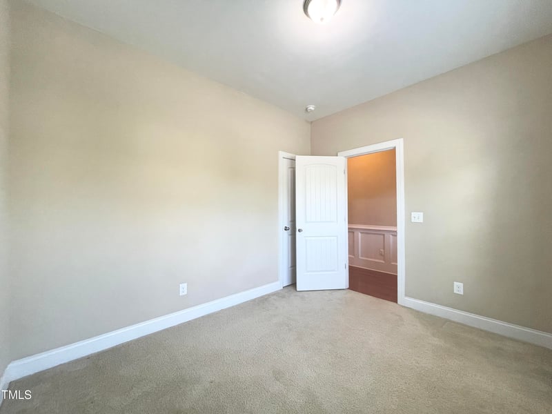 562 Village Loop Dr, Apex, NC 27502