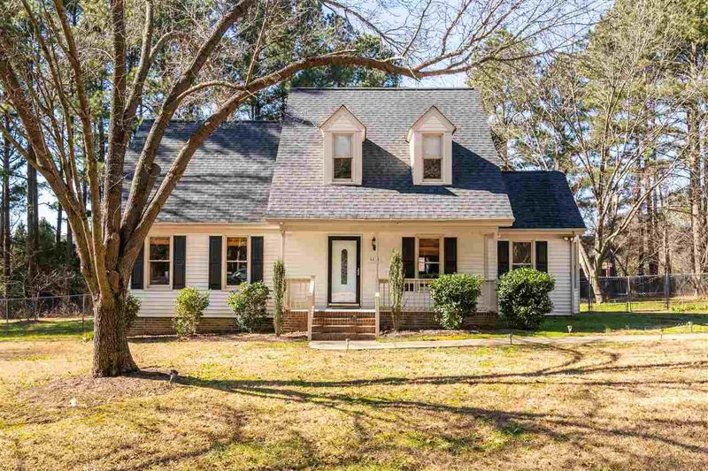 5624 Soft Wind Dr, Fuquay Varina, NC 27526