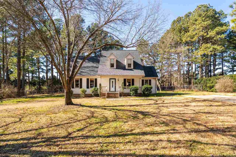 5624 Soft Wind Dr, Fuquay Varina, NC 27526