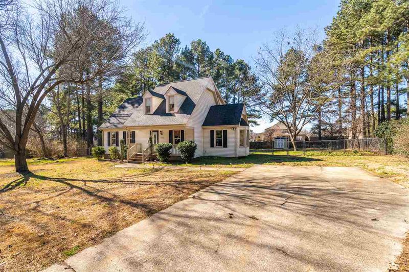 5624 Soft Wind Dr, Fuquay Varina, NC 27526