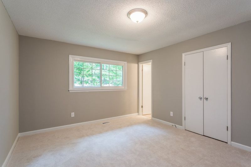 5625 Greenbay Dr, Durham, NC 27712