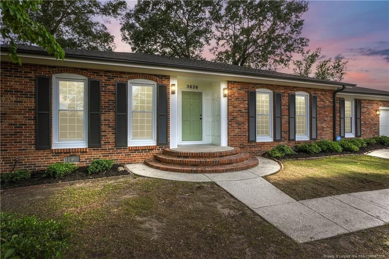 5626 Weatherford Rd, Fayetteville, NC 28303