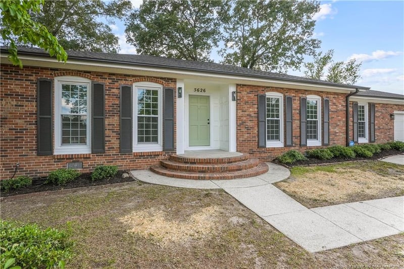 5626 Weatherford Rd, Fayetteville, NC 28303