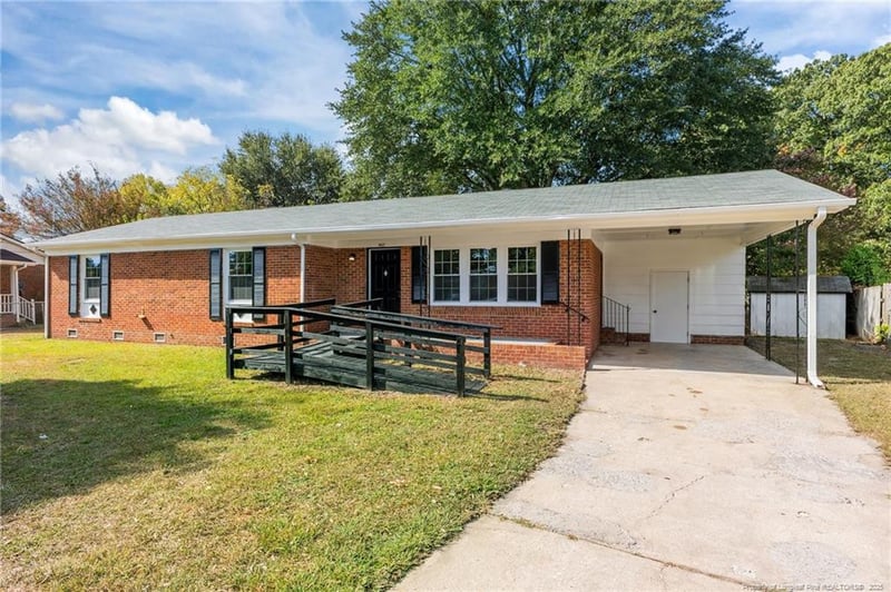 5627 Dodge Dr, Fayetteville, NC 28303