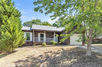 5628 Monks Walk Ct, Fayetteville, NC 28311