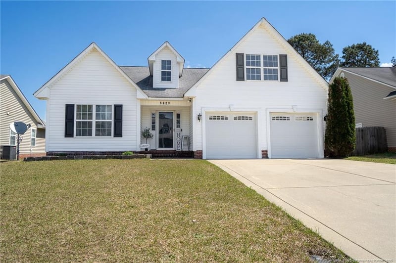 5629 Prestonfield Ln, Hope Mills, NC 28348